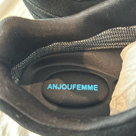 NWB Black waterproof sneakers size 10. Brand new in box - Picture 7 of 8